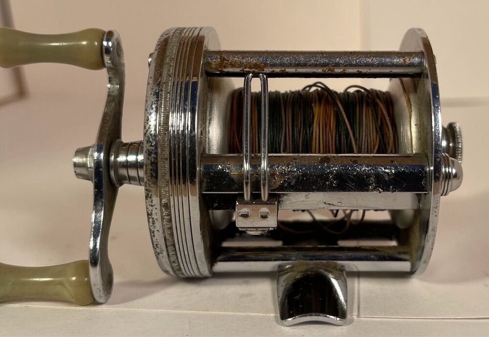 Bronson Lashless 1700 Casting Reel Made in USA Level Wind Vintage - Picture 3 of 5